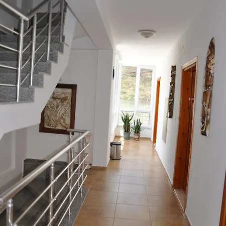 Homestay Shambala *